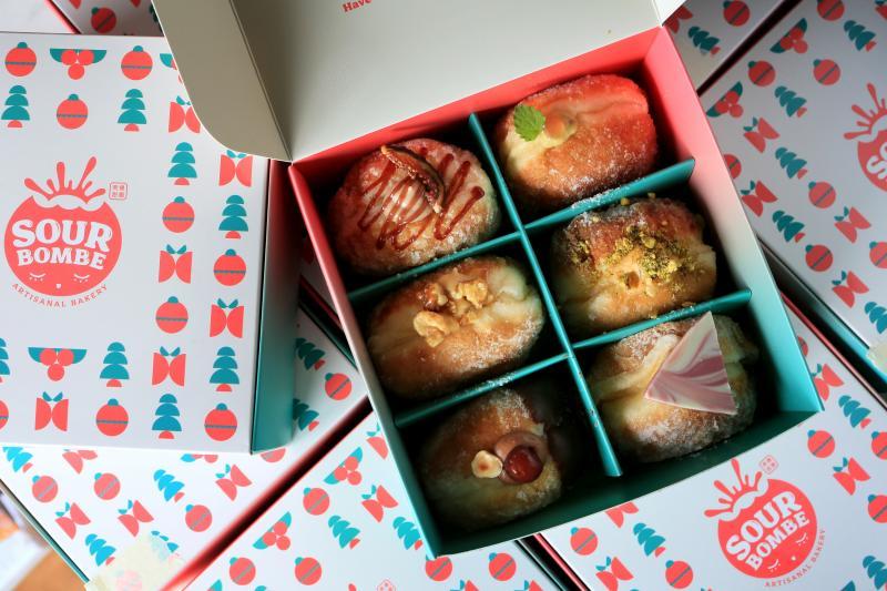 Sourbombe Artisanal Bakery的甜甜圈用酸面团制成。(龙国雄/摄影)