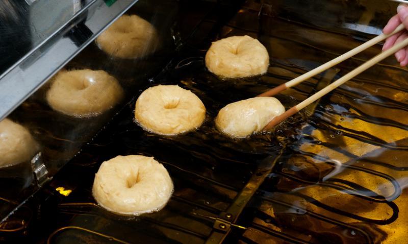 Haritts Donuts & Coffee的日式手工甜甜圈,每天新鲜制作。(曾坤顺/摄影)