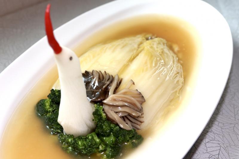 松鹤干贝白菜有着向长者祝寿的寓意