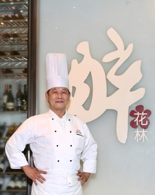 拥有逾50年厨艺经验的名厨黄清标,现任珍宝餐饮集团顾问。