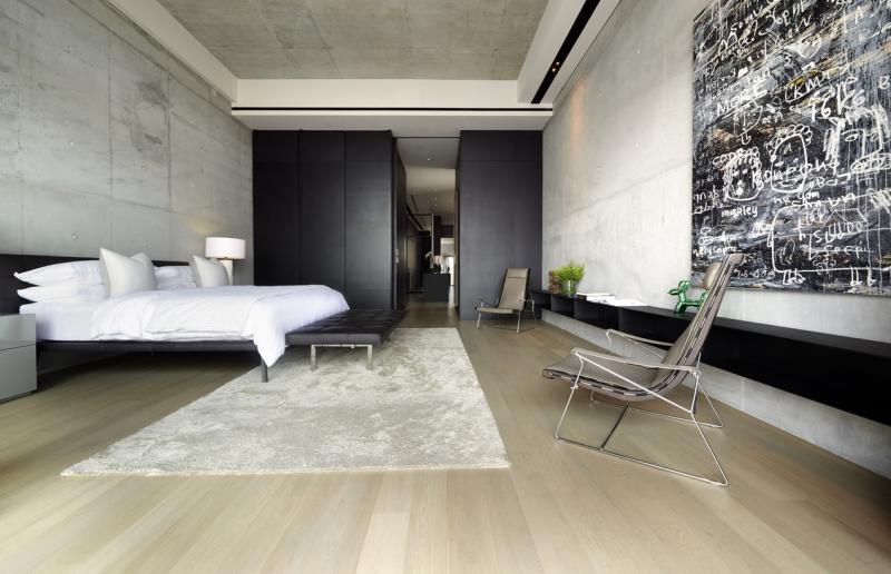 二楼是结合超大卧房和浴室的寝室。