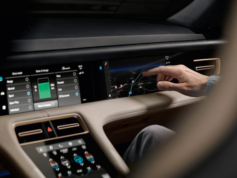 保时捷延续1963年初代911仪表盘的设计风格,并以简洁优雅的形式呈现。