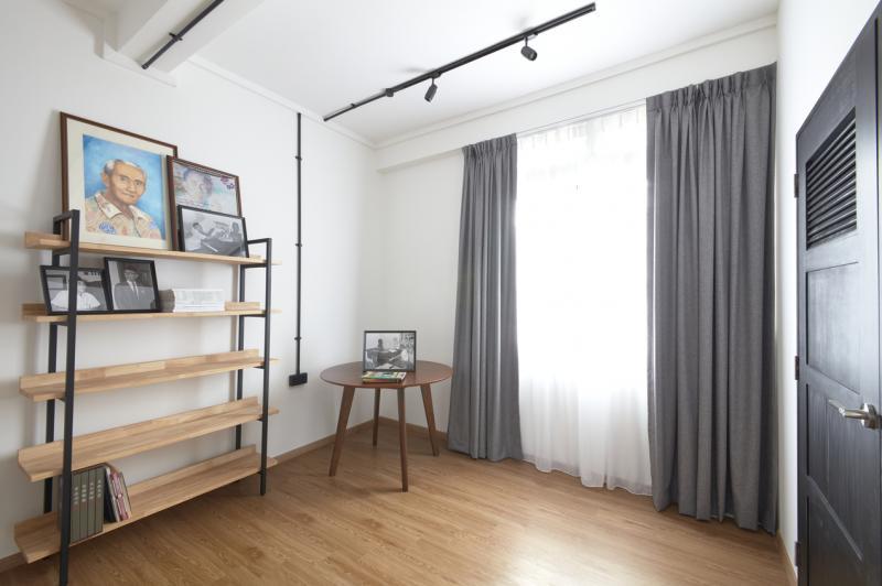 这间曾是朱比赛作曲的音乐室。屋主现在让房间空着，摆设一些朱比赛作曲的照片等，偶尔也在里头运动。