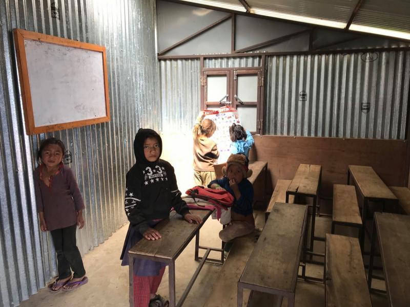 看到乡下学校缺乏资源，张轫达下定决心创办一个能够长远帮助他们的组织。（受访者提供）