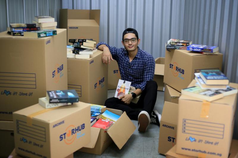 书架空间越大，能帮助的儿童越多。张轫达庆幸最近获得StorHub赞助，接下来一年可免费使用其中一个货仓的仓储单位。（龙国雄摄）
