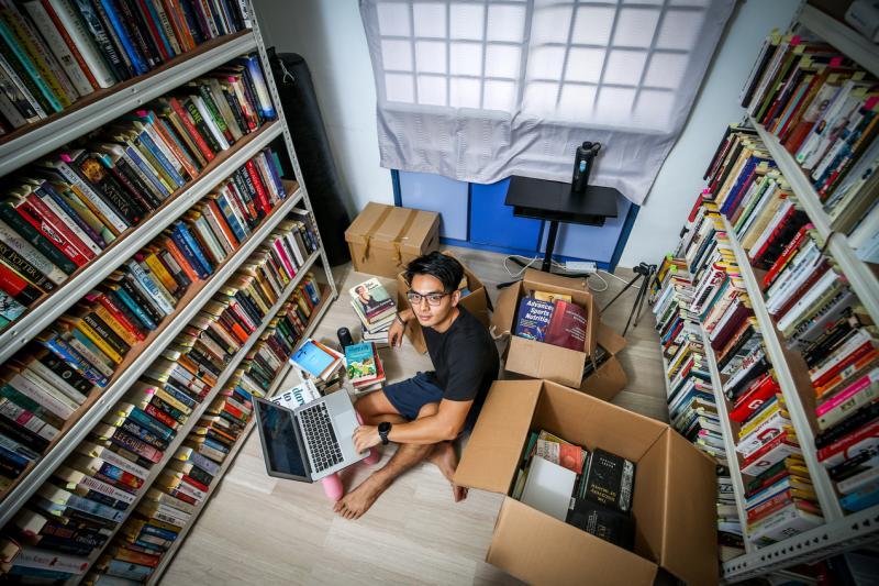 这个小房间是张轫达的办公室，也是他存放二手书的地方。