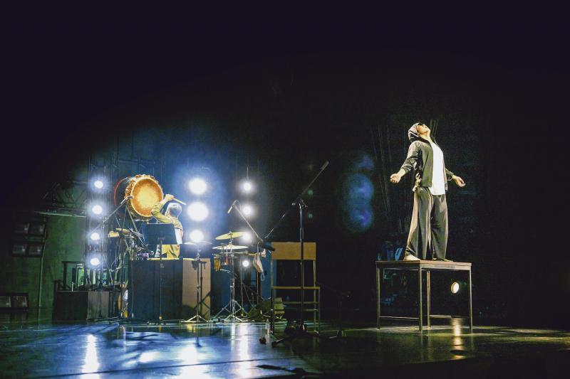 艺术节委托Toy肥料厂制作的《南柯诗旅》是一场线上线下并行的小规模现场演出。(Toy肥料厂提供)