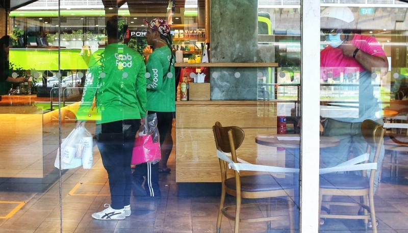 外卖仿佛是疫情期间餐饮业者的救命稻草。