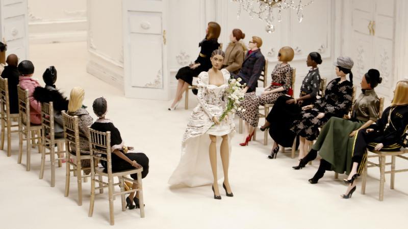 Moschino用人偶取代模特儿呈现新装,拍摄成微电影。