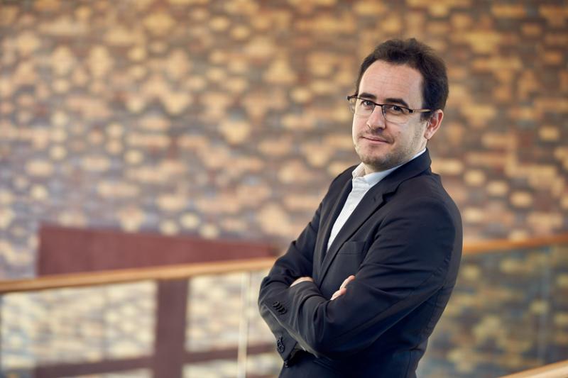 欧洲工商管理学院新加坡校区的营销学副教授大卫杜布华是奢华与时装品牌营销专家。