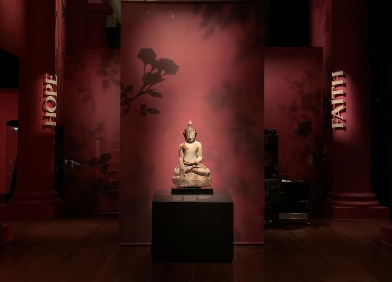 缅甸18世纪掸邦或蒲甘的坐佛,大理石佛身残余的漆色,让修复员展开亚洲漆器学习研究之旅。