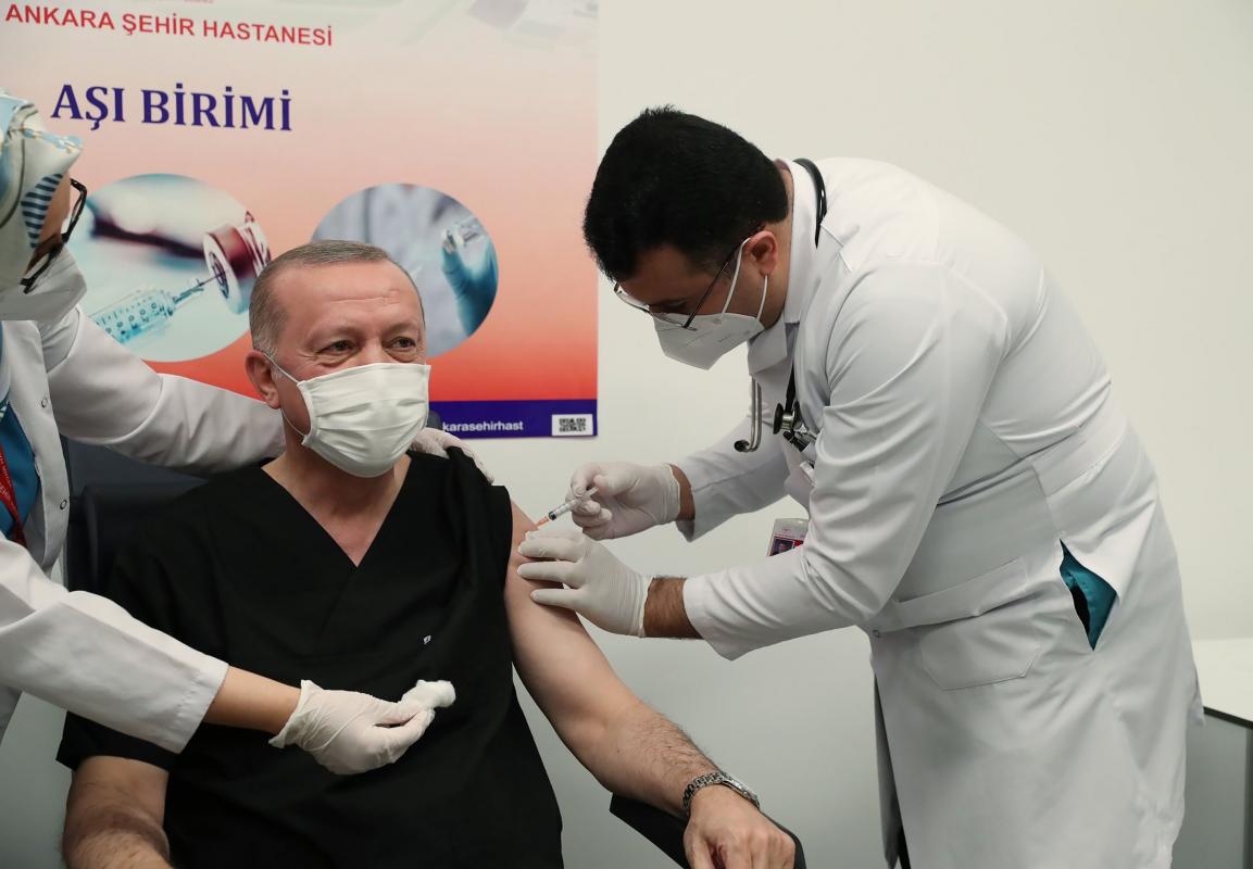 topshots-topshot-turkey-health-virus-vaccine-082447_Large.jpg