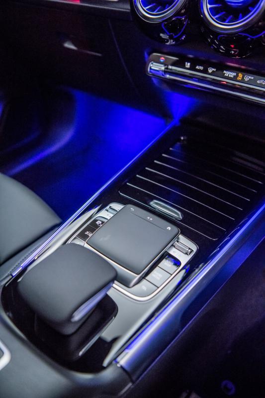 GLB车室设计更年轻化。