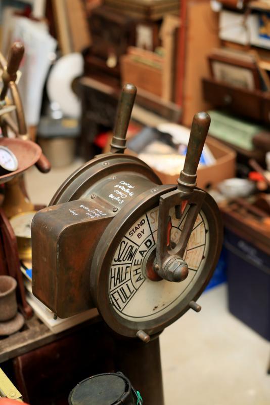 俥钟是船舶驶近港口准备靠岸时用来控制船舶速度的仪器。（龙国雄摄）