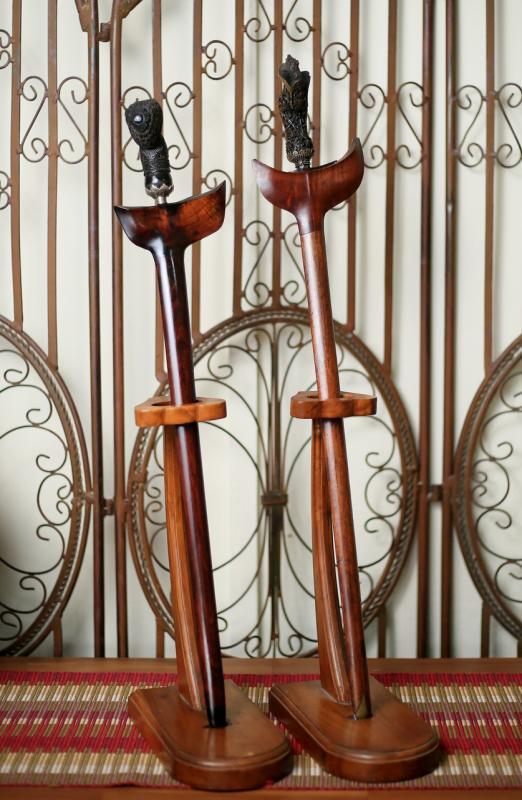 长形的“克里斯”是最高权威的象征，唯有统治者能拥有和使用。（龙国雄摄）