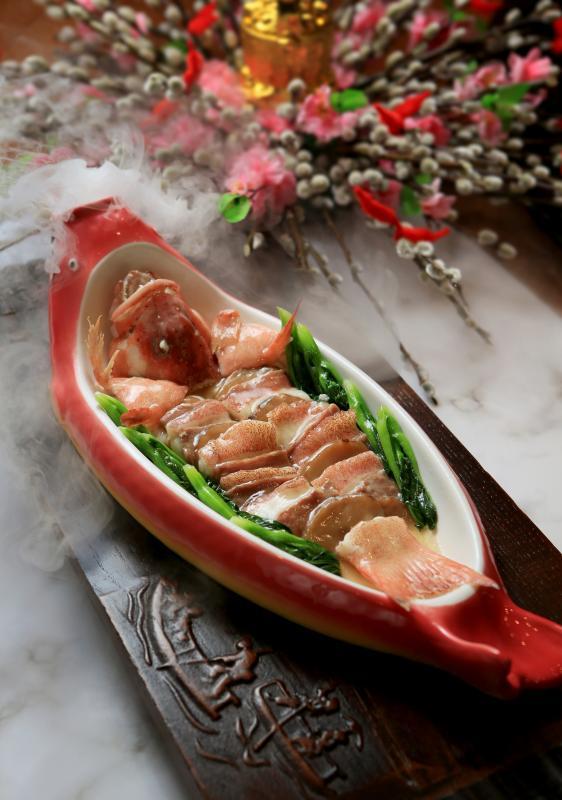 华厅的麒麟东星斑是粤菜中的传统工艺菜肴。（龙国雄摄影）