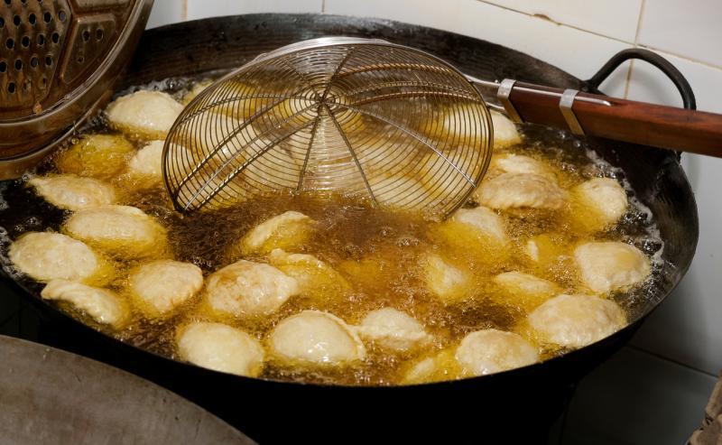 炸成金黄色的香脆咖喱卜。