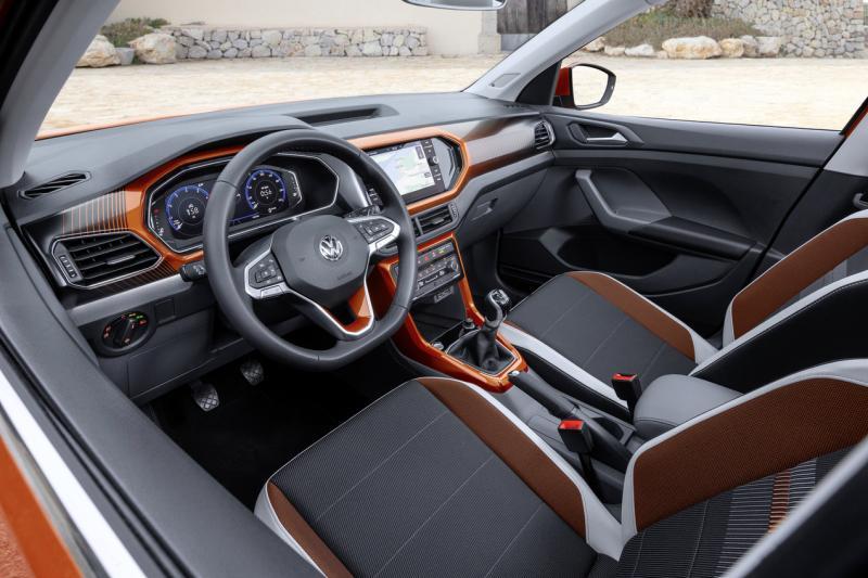 T-Cross车室设计亮眼,年轻化。