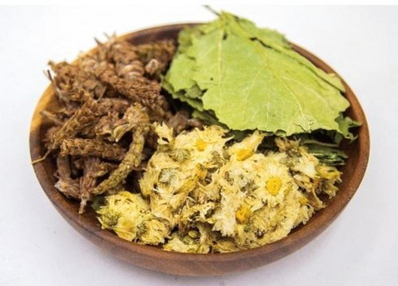 夏枯草(左起)、菊花和桑叶,都具有降火功效。(互联网)