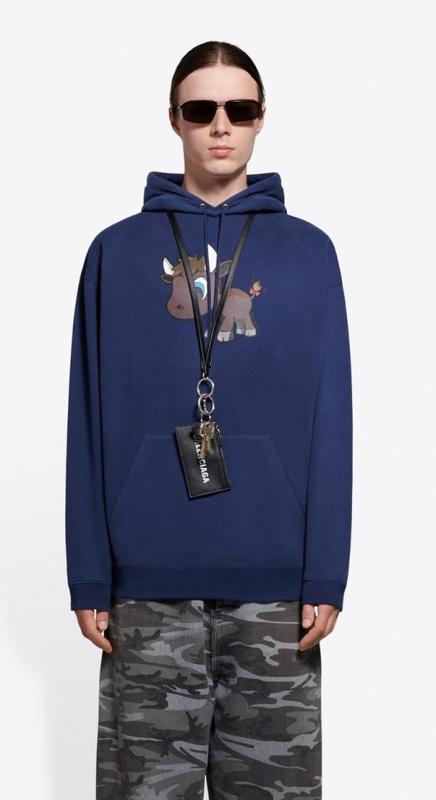 Balenciaga小黑牛潮服。(互联网照片)