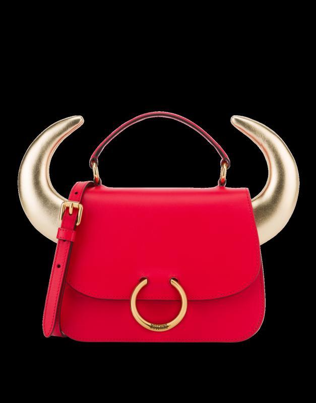 Moschino牛角包展露趣致幽默的时尚风格。(品牌提供照片)