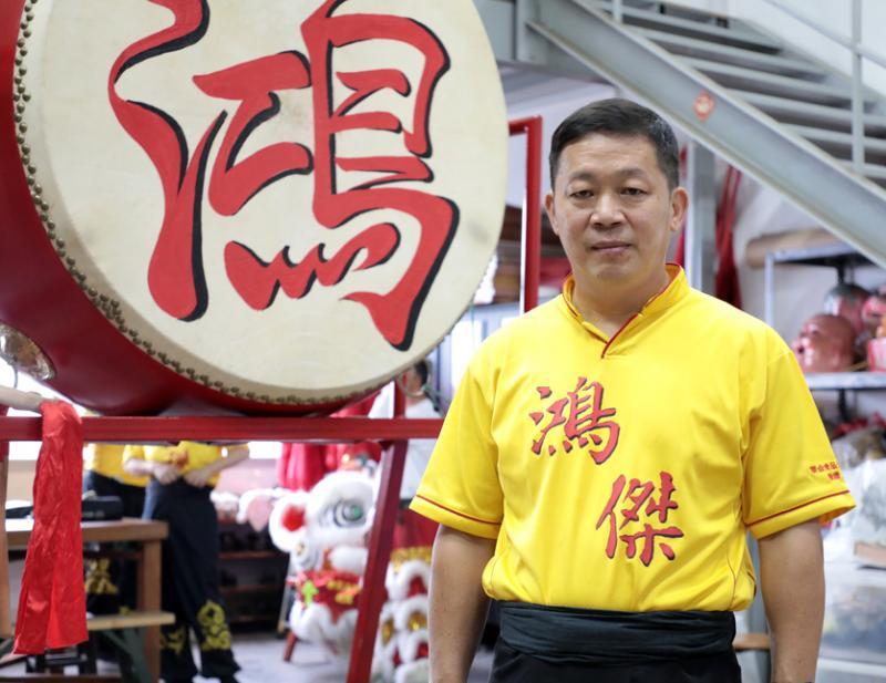 陈文财小时候学舞狮,起初两年只学扎马步的基本功。(林国明摄)