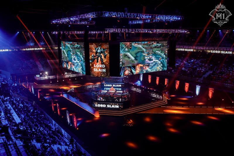 打电子游戏已成为新世代的职业选择之一。随着电竞发展的职业化，一般被视为玩物丧志的“打电动”，不仅上了国际舞台，还可能成为奥运赛项。电竞选手、游戏主播、动画设计、剧本和配乐等，都是电竞衍生出来的职业,靠电竞产业养家糊口已非儿戏。