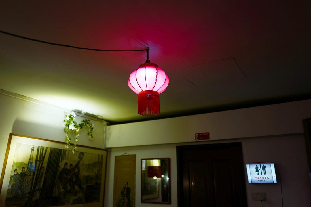 british-hainan-mao-lamp_Medium.jpg