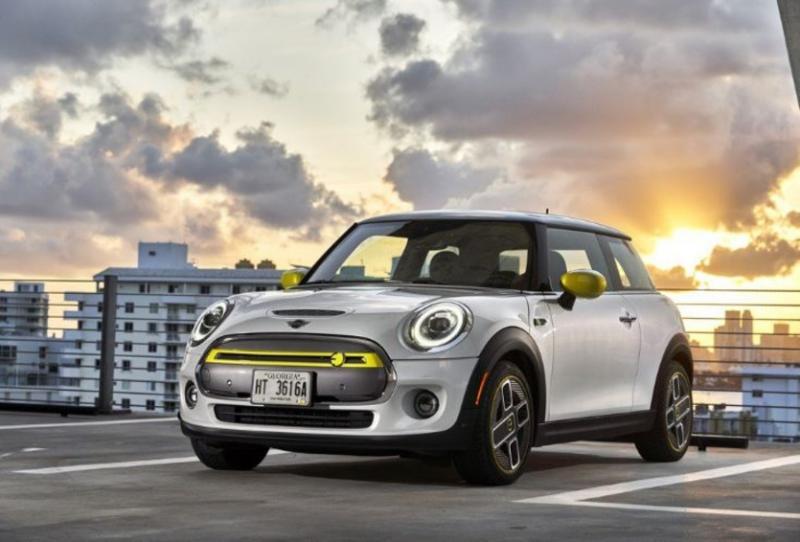 Mini Cooper SE以专属的家用充电系统充电,只需2.5小时即可充80%的电力。(车商提供)