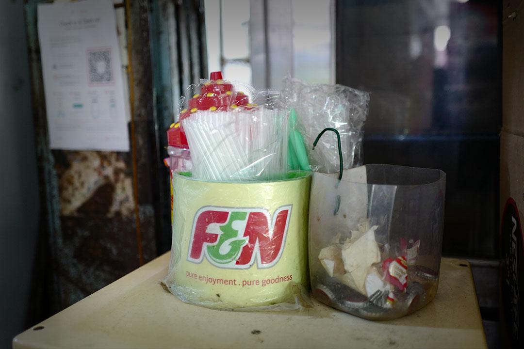 tee-seng-store-straws_Medium.jpg