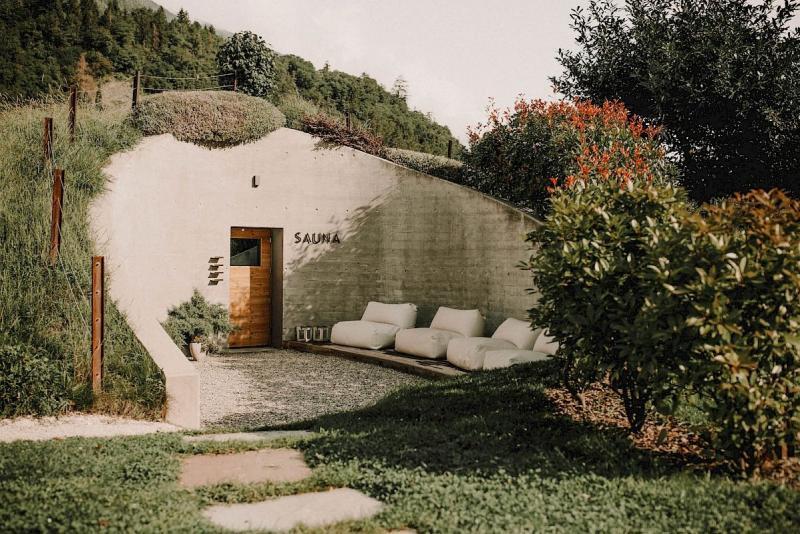 Apfelhotel Torgglerhof酒店设计被华人网民讥为“古墓派”建筑。(互联网)