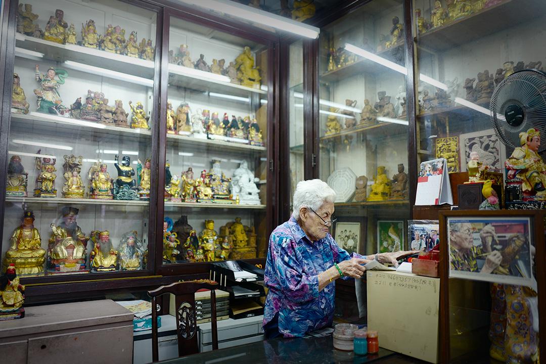 saytianhng-buddha-shop-matriarch-tan-chwee-lian_Large.jpg