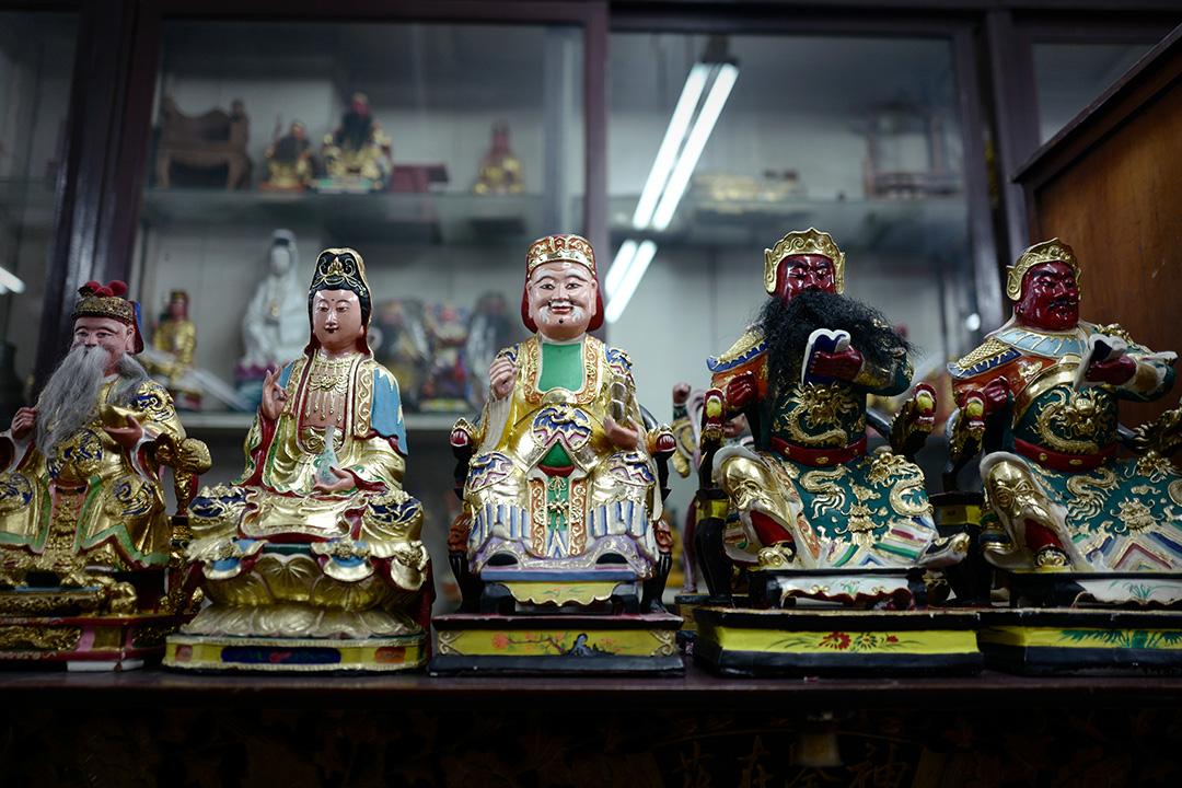 saytianhng-buddha-shop-taoist-deities-on-display_Large.jpg