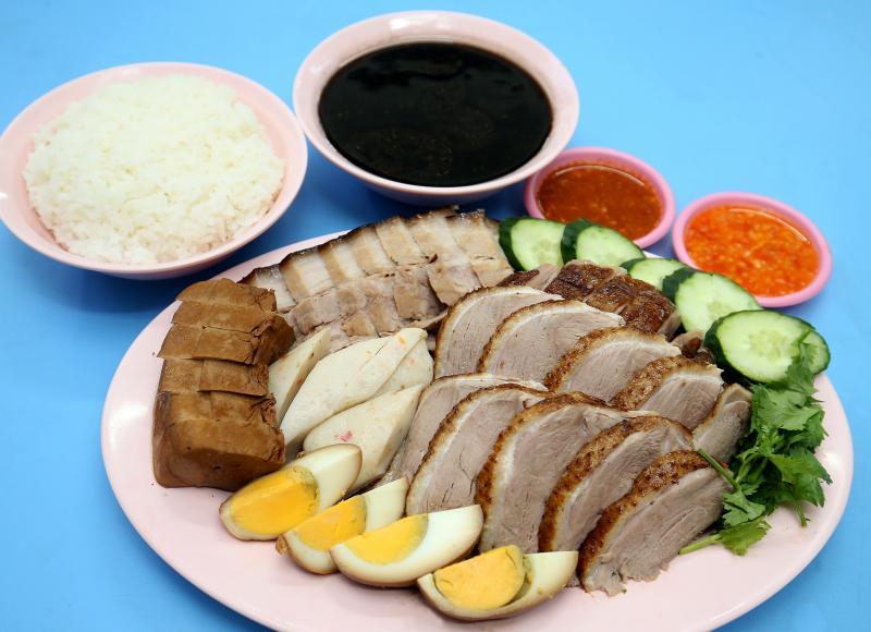 亚笑潮州卤鸭肉质细嫩,口感紧实有嚼劲。