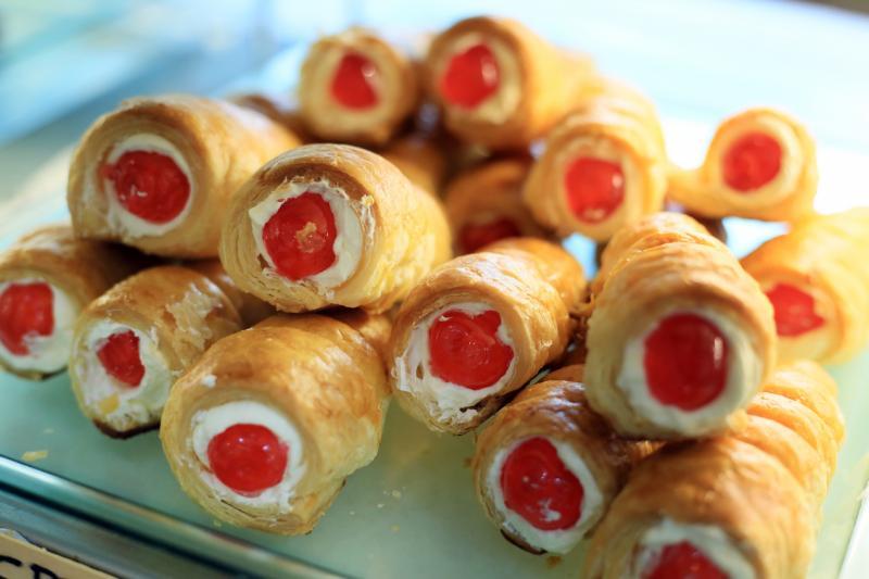 Balmoral Bakery的经典奶油角。