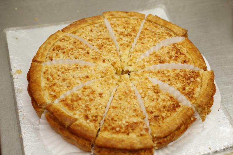 Dona Manis Cake Shop的招牌香蕉派。(梁麒麟摄)