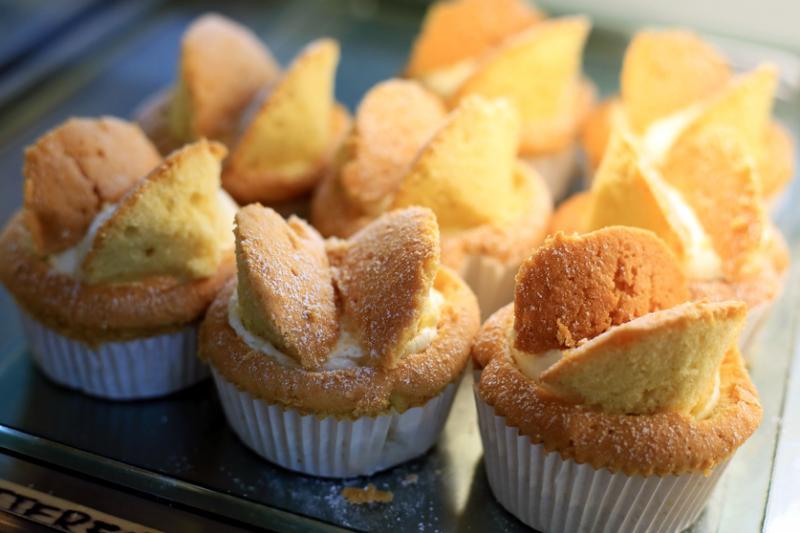 Balmoral Bakery有少见的“蝴蝶”式杯子牛油蛋糕。