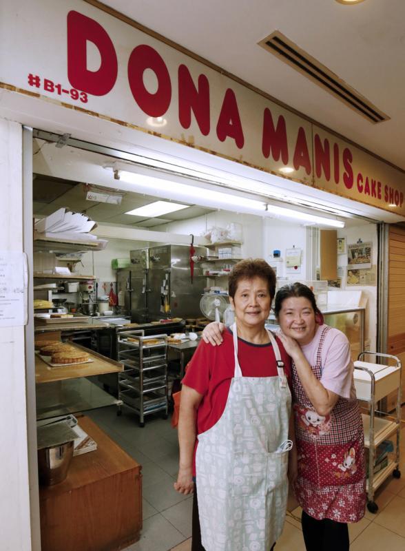 苏桃仁(左)和陈一蕾母女一起经营Dona Manis Cake Shop。(梁麒麟摄)