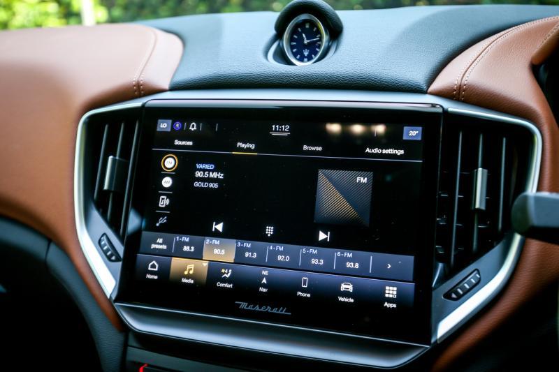 中控娱乐资讯触屏加大至10.1英寸。