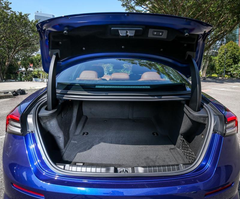 车子有500升的行李厢空间。