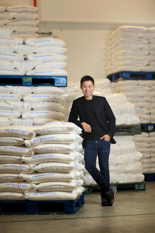 钟程龙通过小项目的成功,赢得老员工和长辈的信任与尊敬,并让家族企业成功转型。