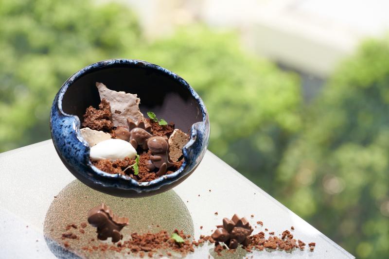名为“童年回忆”的甜品,以美禄为食材。