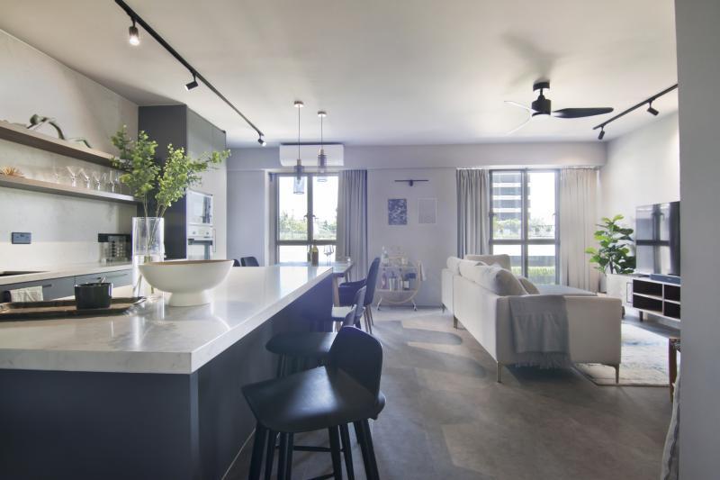 房子的公开空间遵照女主人与客人的互动顺序来设计。