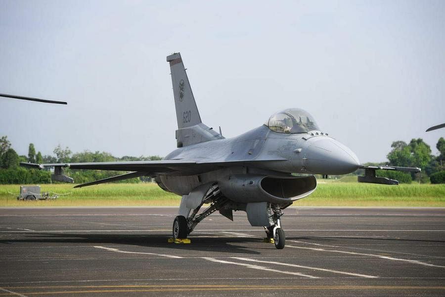 国防部星期三（5月8日）发文告说，空军部队一架F-16战机当天中午12时35分在起飞过程中出现问题，飞行员按照紧急程序采取了应对措施。（示意图 / 档案照片）