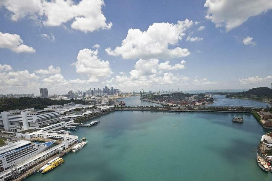 当局强调，目前没有将新加坡游轮中心与滨海湾游轮中心运营业务整合的计划。新加坡游轮中心坐落在图左侧的港湾中心。（海峡时报）