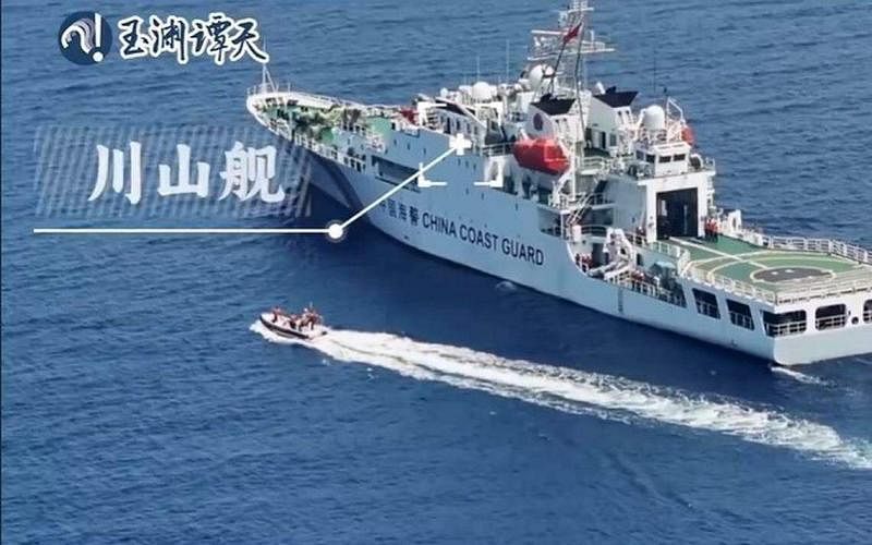 Chinese Coast Guard ships conduct regular training in the waters off Scarborough Shoal | Lianhe Zaobao