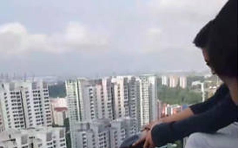 群少闹杜生庄 47楼倒下可乐 | 联合早报