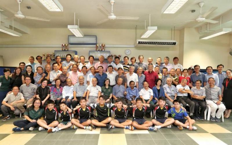 公教中学校友庆祝毕业50周年 | 联合早报