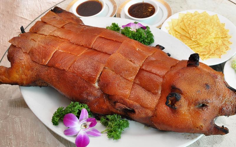 万兴酒楼新春套餐 享用南乳烤全猪 | 联合早报