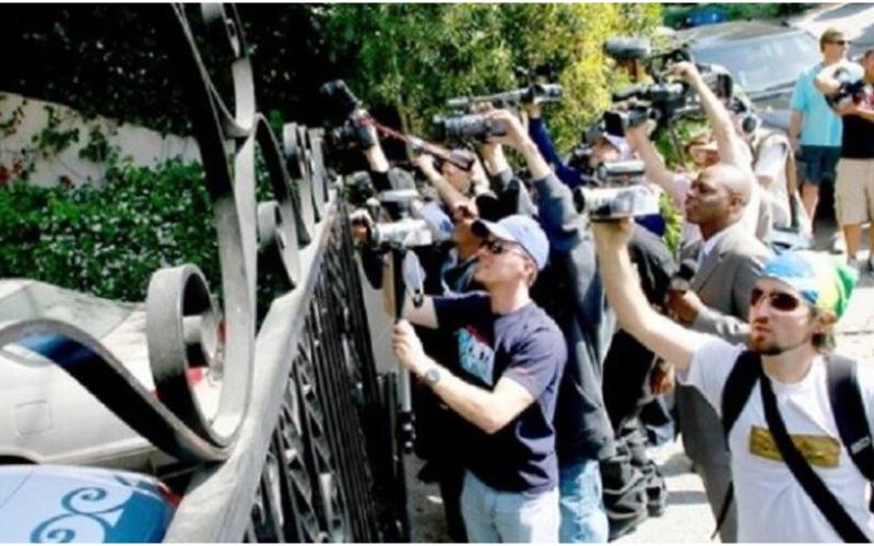 狗仔队没工开 艺人纷开直播 | 联合早报